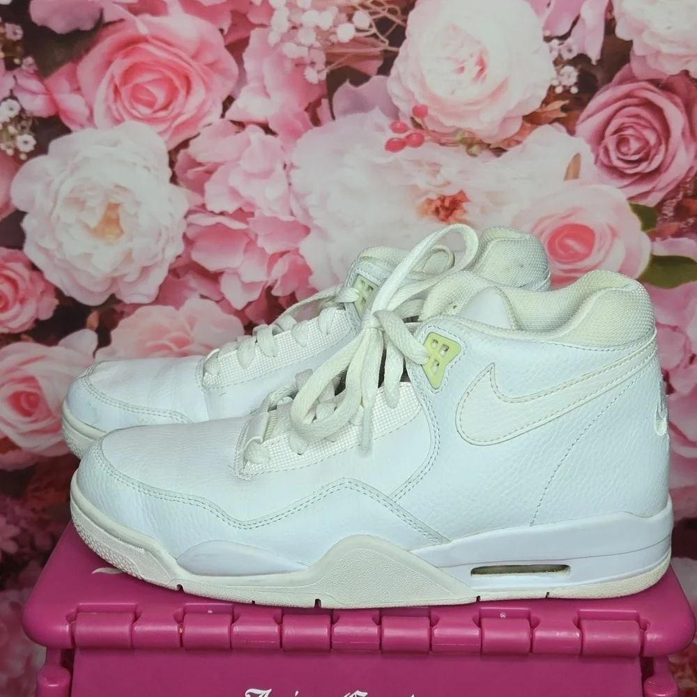 Nike Air Flight Mens Sneakers size 7 triple white like new - Picture 2 of 8